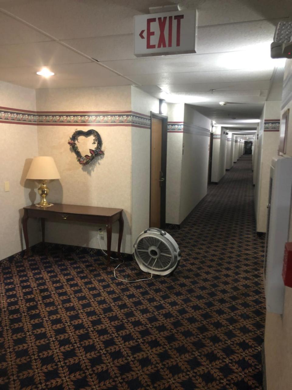 Q Express Inn&Suites Mineral Wells Extérieur photo
